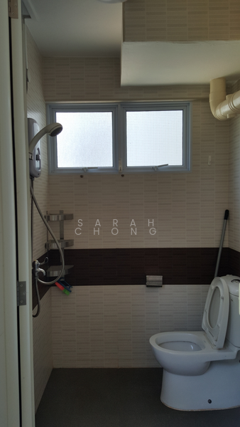 108 Hougang Avenue 1, 108 Hougang Avenue 1, 2 Bedrooms, 731 sqft, HDB Flat For Rent, by Sarah Chong, 20303906 - Common Bath - PropertyGuru.com.sg