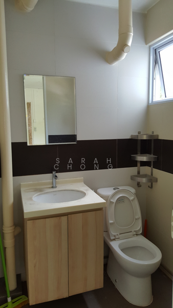 108 Hougang Avenue 1, 108 Hougang Avenue 1, 2 Bedrooms, 731 sqft, HDB Flat For Rent, by Sarah Chong, 20303906 - Master Room Bath - PropertyGuru.com.sg