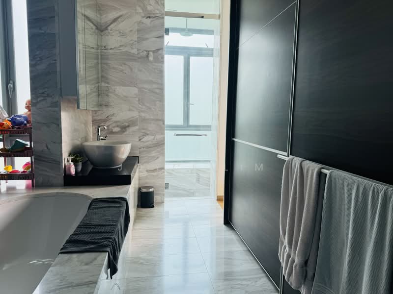 Orange Grove Residences, 31 Orange Grove Road, 4 Bedrooms, 2,389 sqft, Condominium For Rent, by Joyce Lim, 20316308 - Master wardrobe - PropertyGuru.com.sg