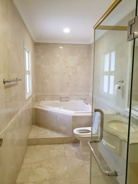 Holland Grove Semi-Detached 5 Bedrooms House, Holland Grove View, 5 Bedrooms, 4,438 sqft, Detached House For Rent, by David Chia, 20320113 - PropertyGuru.com.sg