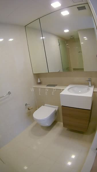 Echelon, 9 Alexandra View, 2 Bedrooms, 732 sqft, Condominium For Rent, by Wendy Lee, 20341001 - Master Room Attached Toilet - PropertyGuru.com.sg