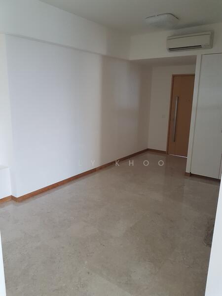 Dining area to entrance view 