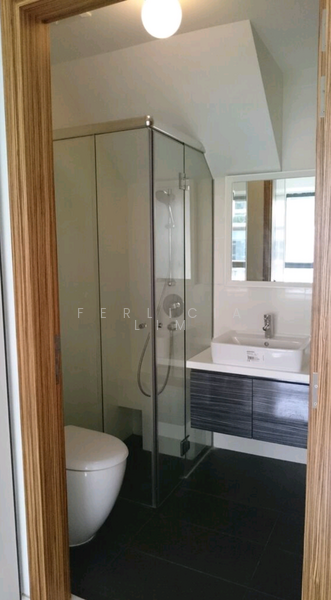 RV Edge, 2 Shanghai Road, 2 Bedrooms, 969 sqft, Condominium For Rent, by Ferlicia Lim, 20380004 - PropertyGuru.com.sg