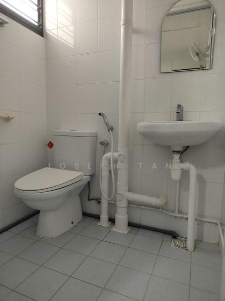 127 Ang Mo Kio Avenue 3, 127 Ang Mo Kio Avenue 3, Ang Mo Kio / Bishan / Thomson, 2 Bedrooms, 882 sqft, HDB Flat For Rent, by Joseph Tan, 20382462 - Bathroom - PropertyGuru.com.sg