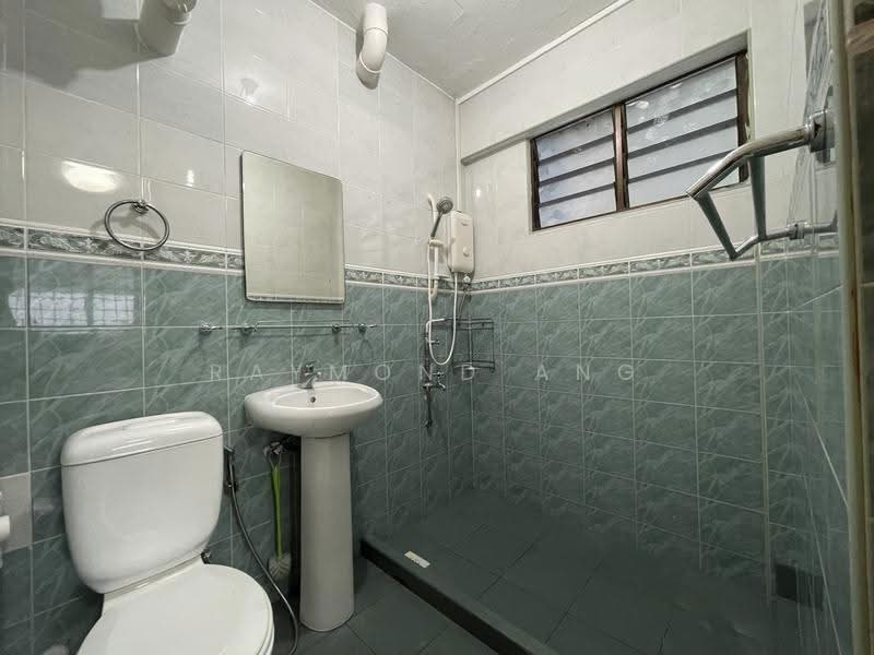 283 Tampines Street 22, 283 Tampines Street 22, Pasir Ris / Tampines, 2 Bedrooms, 796 sqft, HDB Flat For Rent, by Raymond Ang, 20382463 - Bathroom - PropertyGuru.com.sg