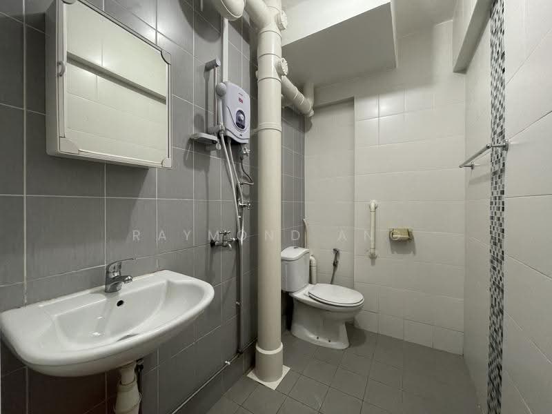 283 Tampines Street 22, 283 Tampines Street 22, Pasir Ris / Tampines, 2 Bedrooms, 796 sqft, HDB Flat For Rent, by Raymond Ang, 20382463 - Bathroom - PropertyGuru.com.sg