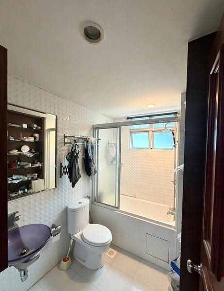 Sunny Palms, 65 Lorong G Telok Kurau, East Coast / Marine Parade, Room Rental, 500 sqft, Condominium For Rent, by Khairan Fairuzal Kassim, 20392229 - Bathroom - PropertyGuru.com.sg