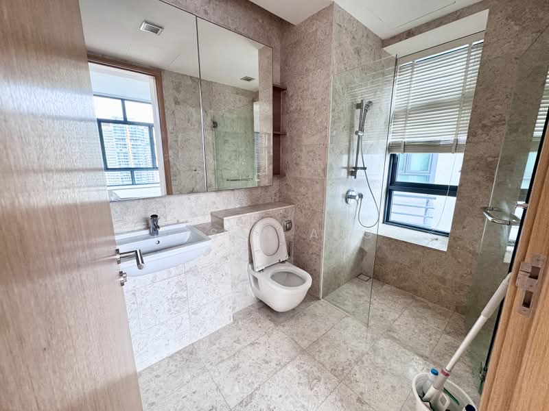 Soleil @ Sinaran, 6 Sinaran Drive, 1 Bedroom, 581 sqft, Condominium For Rent, by Jason Ang, 20401217 - Bathroom area - PropertyGuru.com.sg