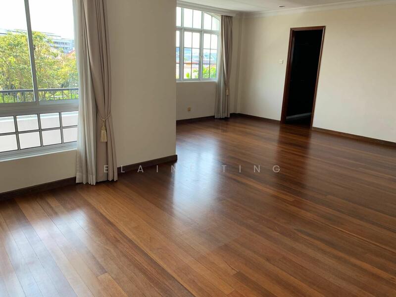 Master rooom ensuite (3rd storey)