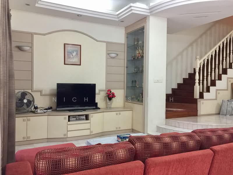 11 Glasgow Road, Glasgow Road, 4 Bedrooms, 2,500 sqft, Terraced House For Rent, by Nicholas Nah, 20416440 - PropertyGuru.com.sg