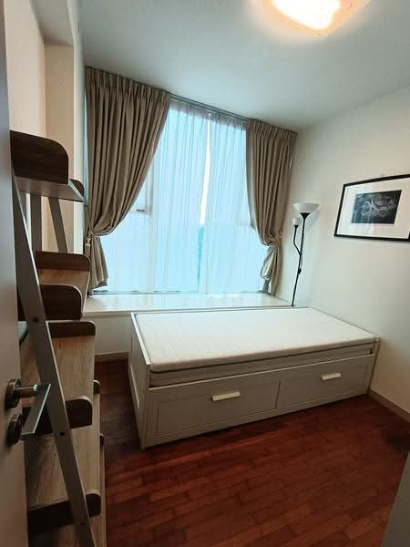 common room with single bed