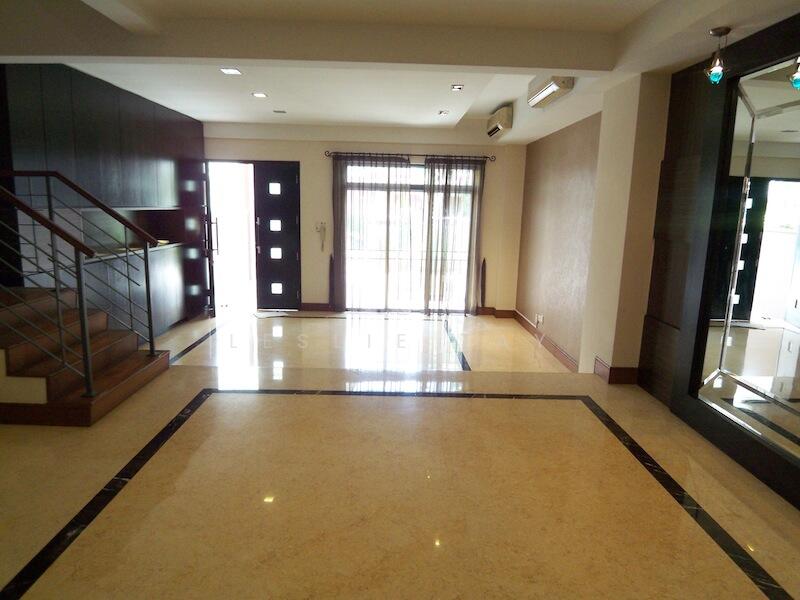 Stratton Green, Stratton Drive, 5 Bedrooms, 3,300 sqft, Terraced House For Rent, by Leslie Tay, 20430004 - PropertyGuru.com.sg