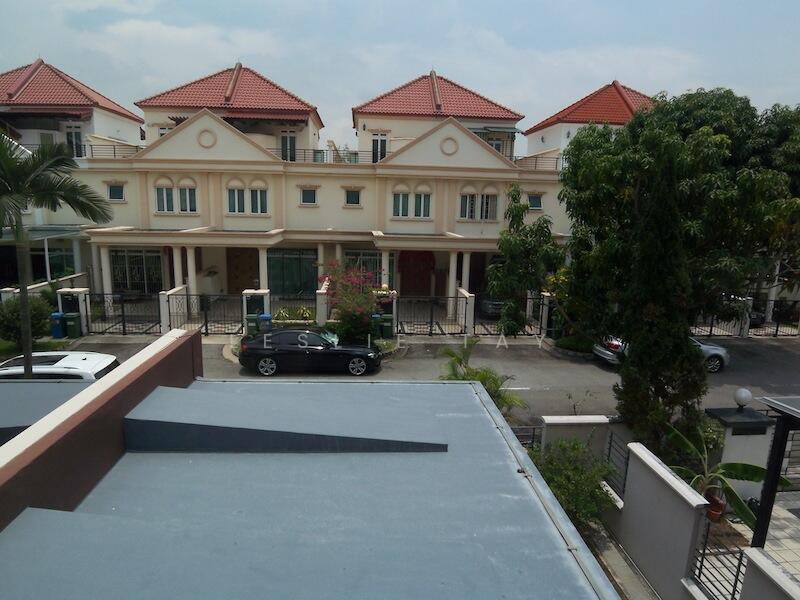 Stratton Green, Stratton Drive, 5 Bedrooms, 3,300 sqft, Terraced House For Rent, by Leslie Tay, 20430004 - PropertyGuru.com.sg