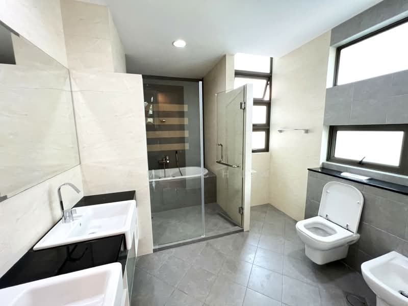 For Rent - DUNSFOLD.. bEAUTIFUL 2 STOREY DETACHED BUNGALOW WITH HUGE LAP POOL