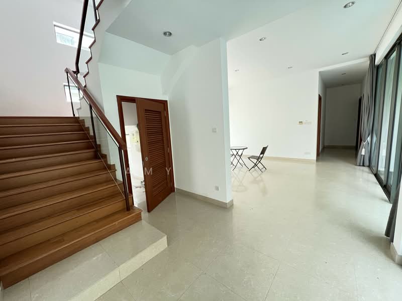 For Rent - DUNSFOLD.. bEAUTIFUL 2 STOREY DETACHED BUNGALOW WITH HUGE LAP POOL