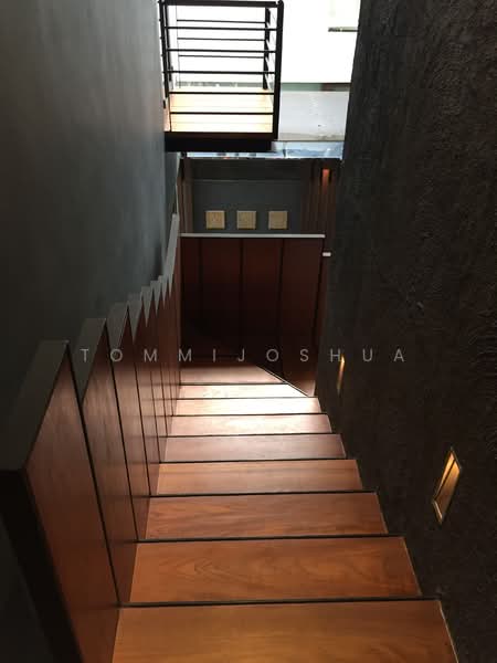 Linden Drive / Don't Miss, Linden Drive, 3 Bedrooms, 3,500 sqft, Semi-Detached House For Rent, by TOMMIJOSHUA ., 20475316 - PropertyGuru.com.sg