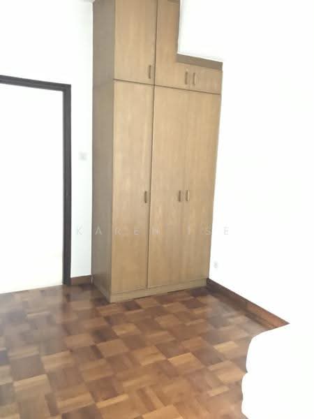 Astor Green, 3 Pine Grove, Clementi Park / Upper Bukit Timah, 3 Bedrooms, 1,378 sqft, Condominium For Rent, by Karen Tse, 20482831 - Wardrobe at room 3 - PropertyGuru.com.sg