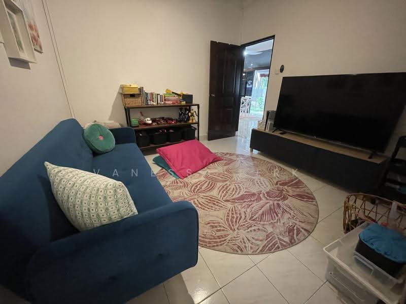 Lim Tai See Walk, Lim Tai See Walk, Tanglin / Holland / Bukit Timah, 5 Bedrooms, 3,800 sqft, Semi-Detached House For Rent, by Vanessa Terk, 20484318 - Living Room - PropertyGuru.com.sg