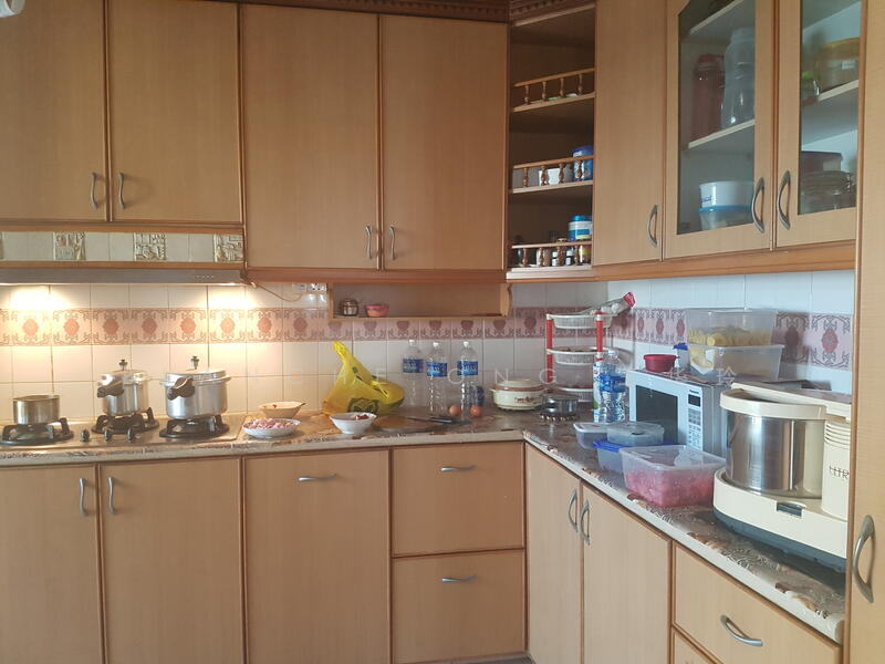 complete kitchen cabinet