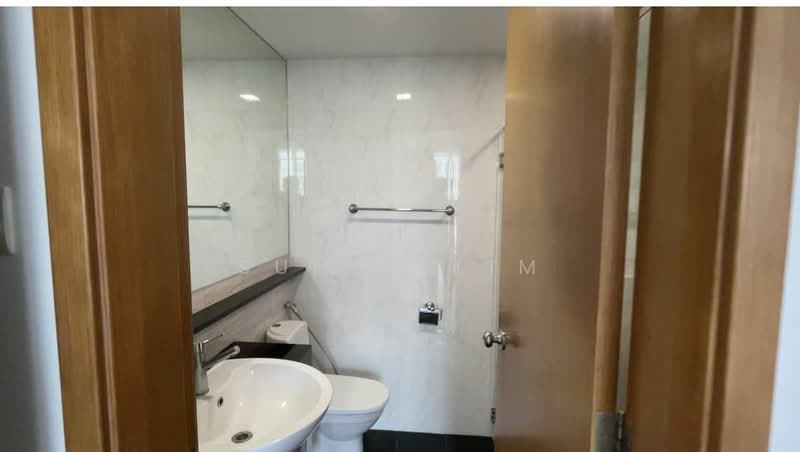 Ris Grandeur, 29 Elias Road, 2 Bedrooms, 1,066 sqft, Condominium For Rent, by Sunny Lim, 20492546 - Master bathroom wi standing shower - PropertyGuru.com.sg