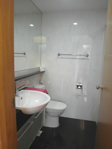 Ris Grandeur, 29 Elias Road, 2 Bedrooms, 1,066 sqft, Condominium For Rent, by Sunny Lim, 20492546 - master bathroom - PropertyGuru.com.sg