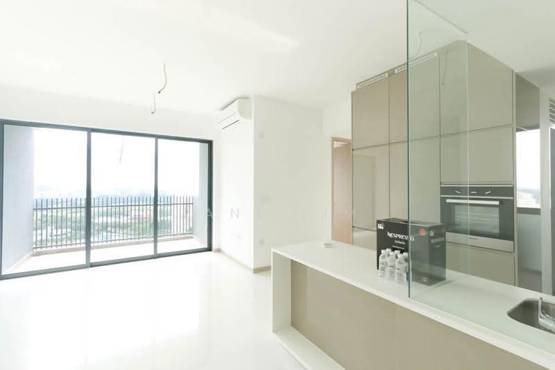J Gateway, 2 Gateway Drive, Boon Lay / Jurong / Tuas, 4 Bedrooms, 1,163 sqft, Condominium For Rent, by Jane Lim, 20497982 - Living and Dining Area - PropertyGuru.com.sg