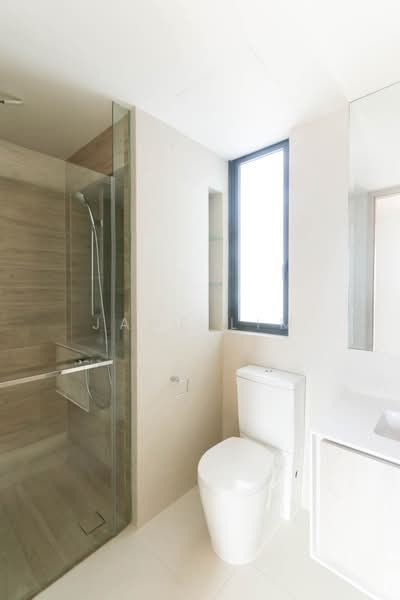 J Gateway, 2 Gateway Drive, Boon Lay / Jurong / Tuas, 4 Bedrooms, 1,163 sqft, Condominium For Rent, by Jane Lim, 20497982 - Common Bathroom - PropertyGuru.com.sg