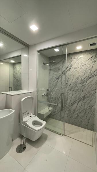 The Scotts Tower, 38 Scotts Road, 2 Bedrooms, 850 sqft, Condominium For Rent, by Eric Leong Yi Da, 20500031 - PropertyGuru.com.sg