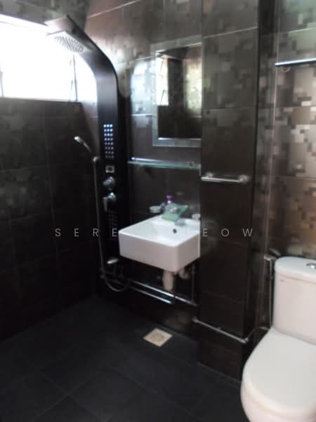 Neptune Court, 1 Marine Vista, 3 Bedrooms, 1,270 sqft, Apartment For Rent, by Serene Leow, 20504352 - Neptune Ct Master Bath - PropertyGuru.com.sg