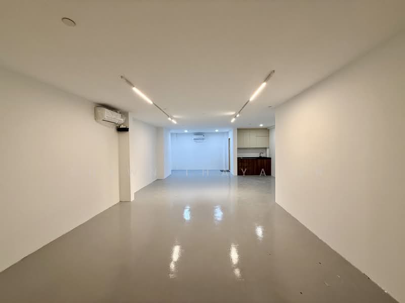 Oxley BizHub 2, 62 Ubi Road 1, 950 sqft, Light Industrial (B1) For Rent, by Shawn Thayalan, 20514453 - CommercialGuru.com.sg