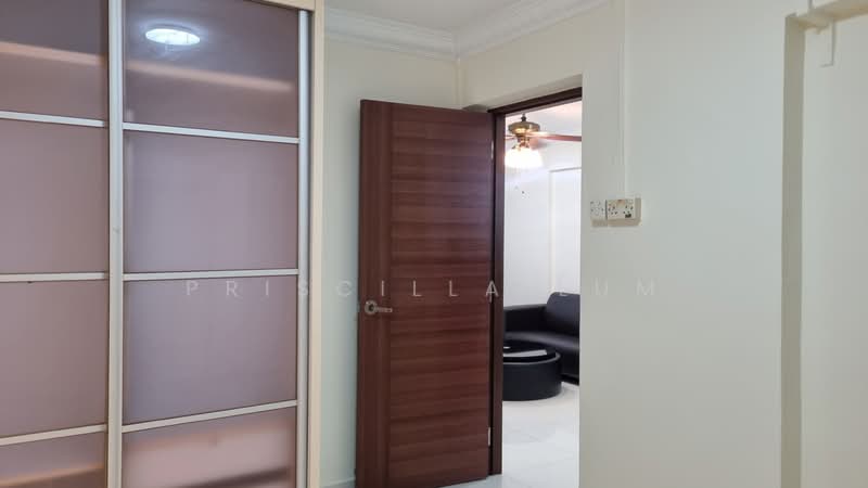 5 Lorong Lew Lian, 5 Lorong Lew Lian, 2 Bedrooms, 688 sqft, HDB Flat For Rent, by Priscilla Lum, 20520411 - PropertyGuru.com.sg