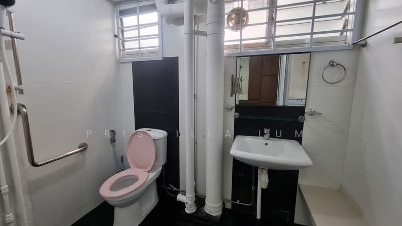 5 Lorong Lew Lian, 5 Lorong Lew Lian, 2 Bedrooms, 688 sqft, HDB Flat For Rent, by Priscilla Lum, 20520411 - PropertyGuru.com.sg