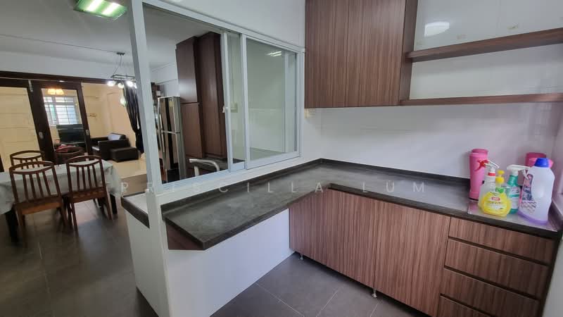 5 Lorong Lew Lian, 5 Lorong Lew Lian, 2 Bedrooms, 688 sqft, HDB Flat For Rent, by Priscilla Lum, 20520411 - PropertyGuru.com.sg