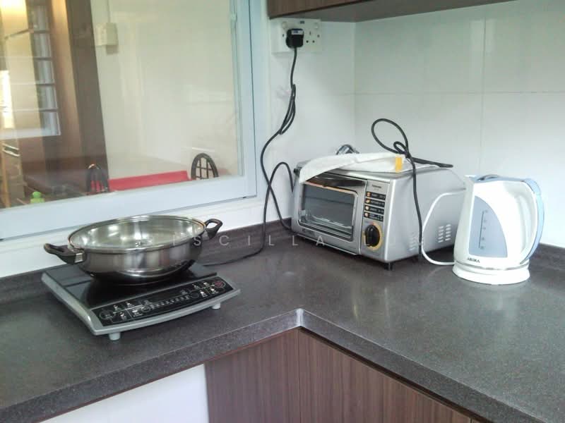 5 Lorong Lew Lian, 5 Lorong Lew Lian, 2 Bedrooms, 688 sqft, HDB Flat For Rent, by Priscilla Lum, 20520411 - PropertyGuru.com.sg