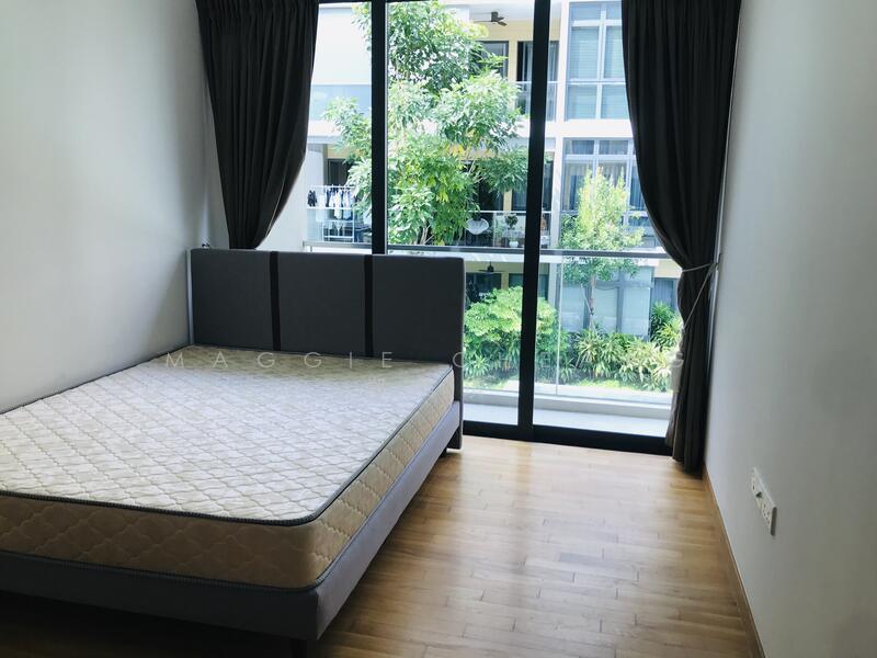 master room with balcony 
