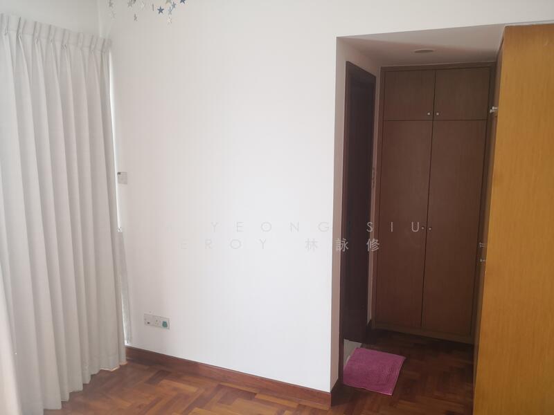 3 levels +terrace, Large renovated house, Square shaped land (RARE!), Cashew, 5 Bedrooms, 4,000 sqft, Corner Terrace For Sale, by Lim Yeong Siu Leroy 林詠修, 20548943 - Bedroom 2 (back) - PropertyGuru.com.sg