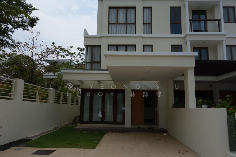 3 levels +terrace, Large renovated house, Square shaped land (RARE!), Cashew, 5 Bedrooms, 4,000 sqft, Corner Terrace For Sale, by Lim Yeong Siu Leroy 林詠修, 20548943 - OLD PHOTO: house now has a raised outdoor seating area that is sheltered (photo 2 & 3) - PropertyGuru.com.sg