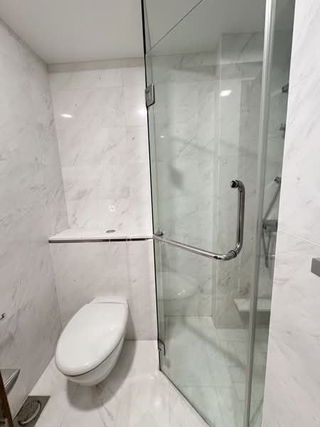 Suites at Orchard, 38 Handy Road, 3 Bedrooms, 1,550 sqft, Condominium For Rent, by Natalia Triani, 20549882 - Common Bathroom - upstairs - PropertyGuru.com.sg