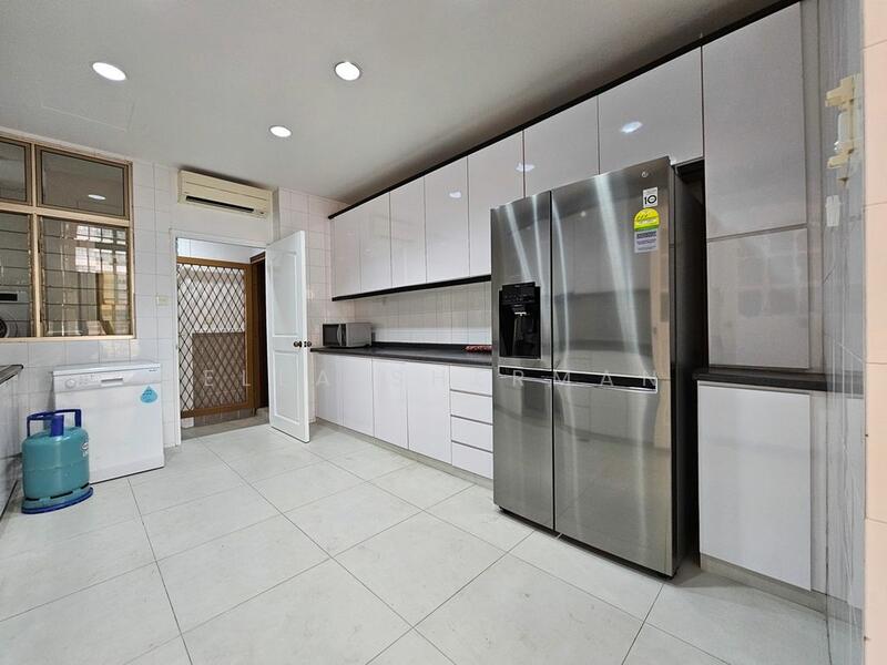 Leonie Condotel, 2 Leonie Hill Road, 4 Bedrooms, 2,715 sqft, Condominium For Rent, by Ella Sherman, 20564706 - PropertyGuru.com.sg