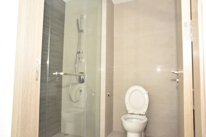 KAP Residences, 11 King Albert Park, 2 Bedrooms, 1,012 sqft, Condominium For Rent, by Benedict Ong, 20577025 - common bathroom - PropertyGuru.com.sg