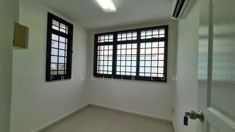 25 Toa Payoh East, 25 Toa Payoh East, 3 Bedrooms, 721 sqft, HDB Flat For Rent, by Priscilla Lum, 20577810 - Store / 3rd bedroom - PropertyGuru.com.sg