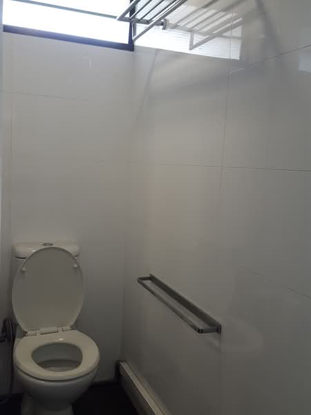 25 Toa Payoh East, 25 Toa Payoh East, 3 Bedrooms, 721 sqft, HDB Flat For Rent, by Priscilla Lum, 20577810 - Toilet - PropertyGuru.com.sg