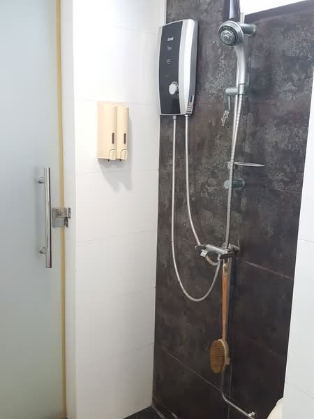 25 Toa Payoh East, 25 Toa Payoh East, 3 Bedrooms, 721 sqft, HDB Flat For Rent, by Priscilla Lum, 20577810 - Bathroom - PropertyGuru.com.sg
