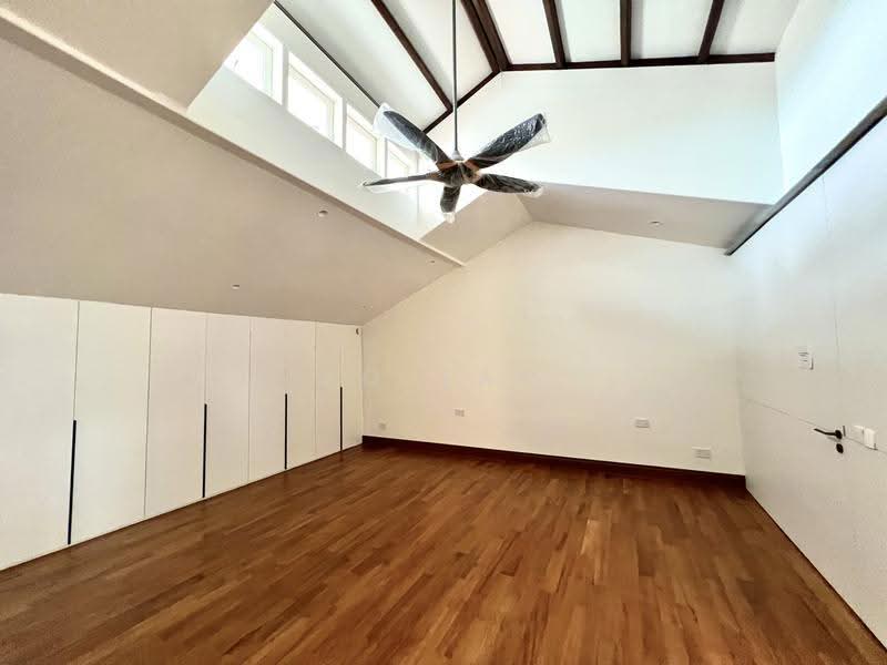 EMERALD HILL ORCHARD ROAD TIP TOP A GRADE PERANAKAN CONSERVATION HOUSE, Emerald Hill, Orchard Road, Somerset Mrt, Orchard / River Valley, 5 Bedrooms, 6,200 sqft, Conservation House For Rent, by JO Tan, 20583190 - Attic Bedroom - with ensuites bathroom - PropertyGuru.com.sg