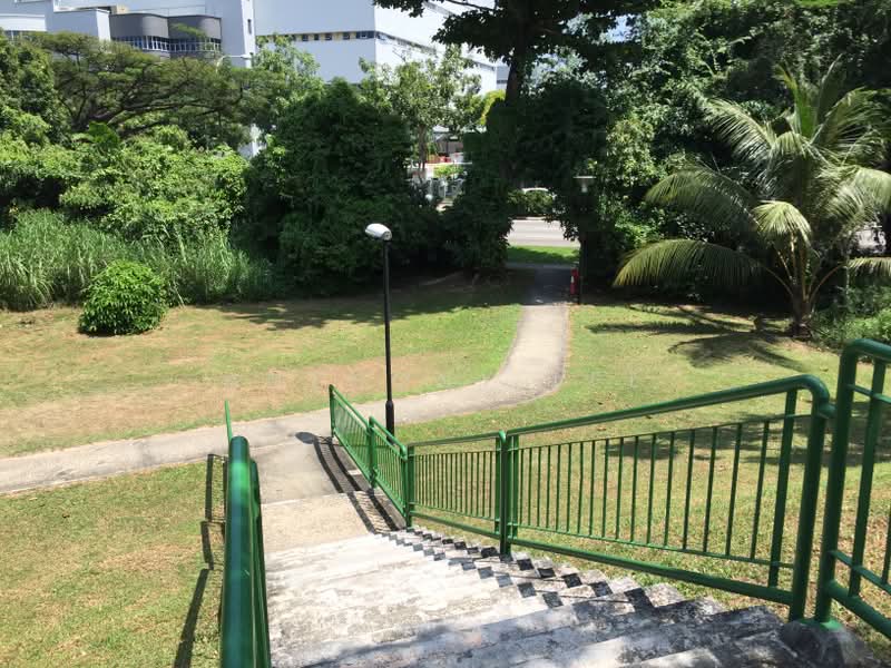 Clementi Park, 125 Sunset Way, Room Rental, 200 sqft, Condominium For Rent, by Anthony Lee, 20584501 - walking path to bus stop - PropertyGuru.com.sg