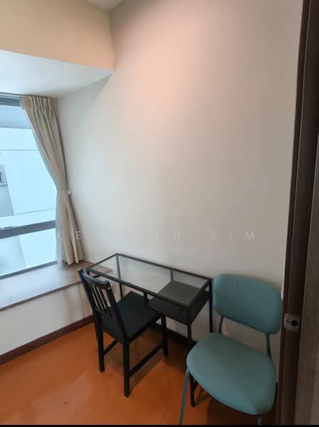 Novelis @ Novena, 75 Sinaran Drive, 1 Bedroom, 527 sqft, Condominium For Rent, by KENNETH SIM, 20585561 - Existing study desk and chair in study room - PropertyGuru.com.sg