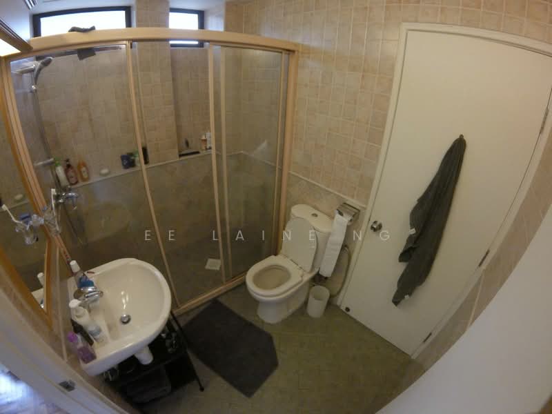 Dunearn Estate, , 7 Bedrooms, 4,000 sqft, Semi-Detached House For Rent, by Ee Laine Ng, 20595553 - Jack and Jill bathroom of bedroom 2 - PropertyGuru.com.sg