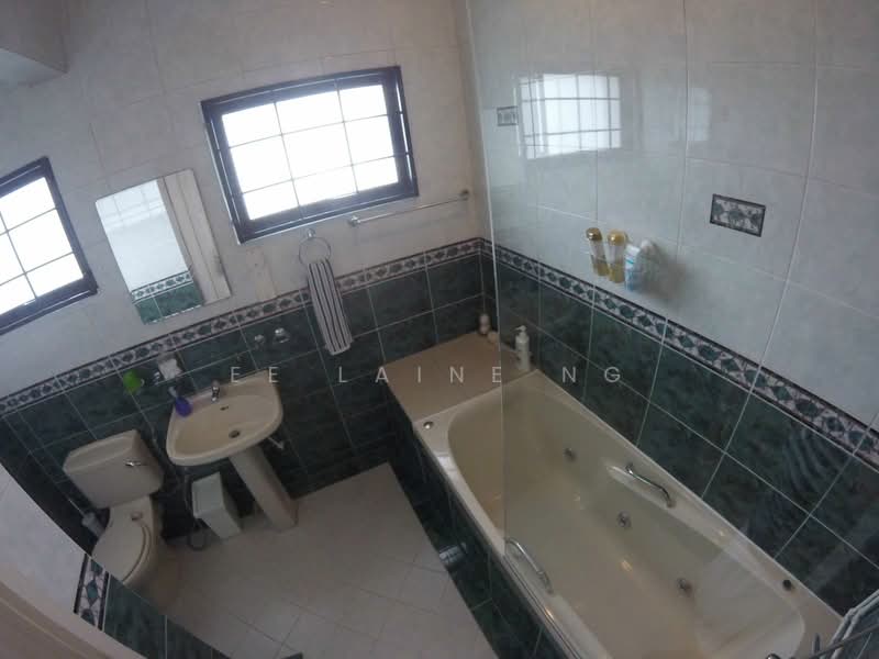 Dunearn Estate, , 7 Bedrooms, 4,000 sqft, Semi-Detached House For Rent, by Ee Laine Ng, 20595553 - L2 common bathroom - PropertyGuru.com.sg