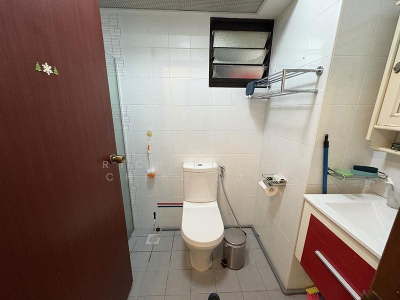 28D Dover Crescent, 28D Dover Crescent, Buona Vista / West Coast / Clementi New Town, 3 Bedrooms, 1,335 sqft, HDB Flat For Rent, by Richard Lee Cheng Guan, 20599188 - Bathroom - PropertyGuru.com.sg
