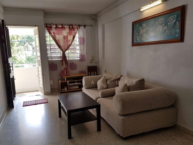 118 Ang Mo Kio Avenue 4, 118 Ang Mo Kio Avenue 4, Ang Mo Kio / Bishan / Thomson, 2 Bedrooms, 785 sqft, HDB Flat For Rent, by Stella Kuek, 20626773 - Living Hall View 2 - PropertyGuru.com.sg